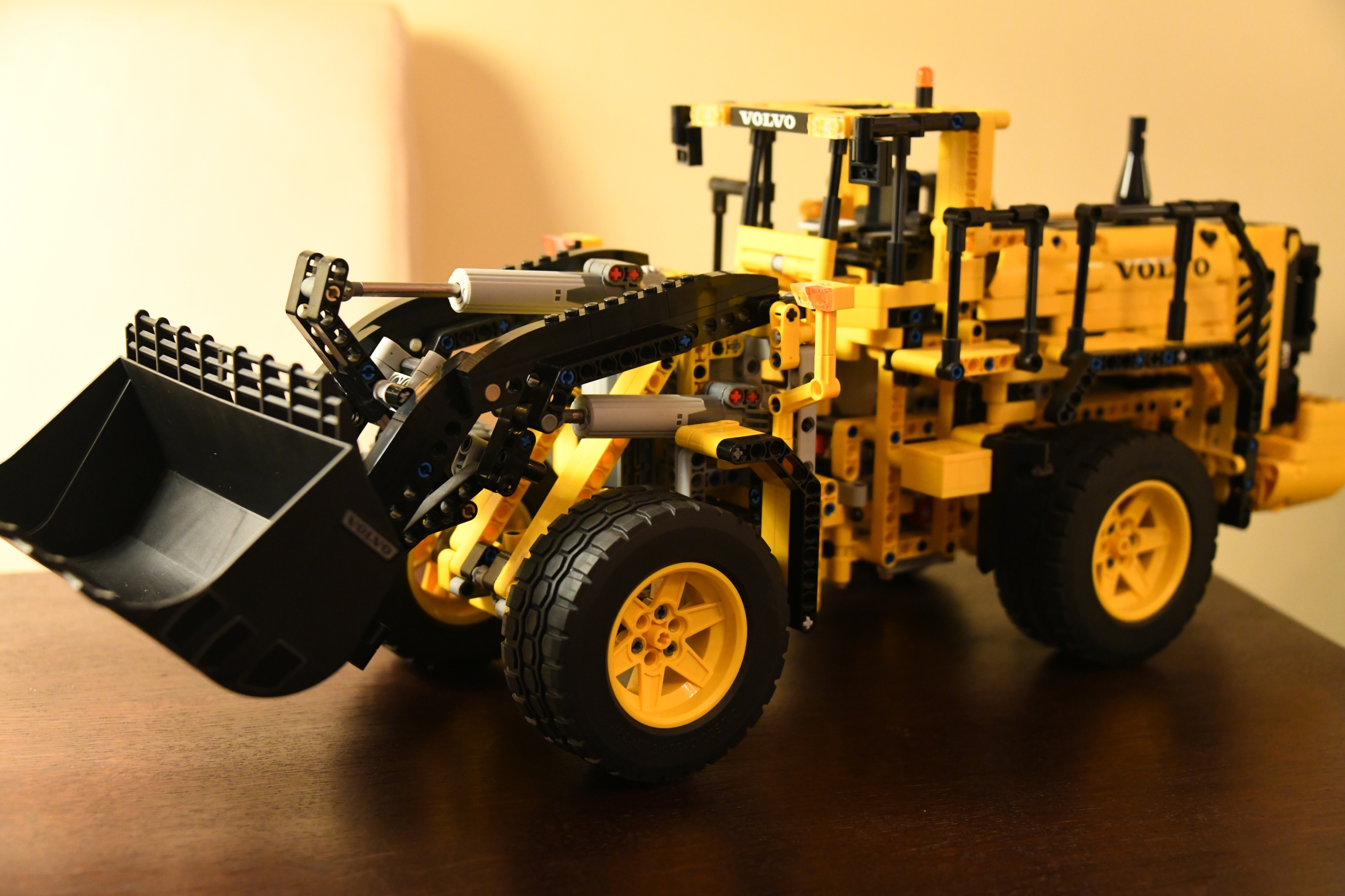 Lego Technic Koparka Volvo L F Rc Oficjalne