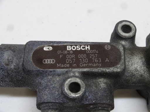Audi A8 D2 3.3 TDI розподільник палива 057130763A - 3