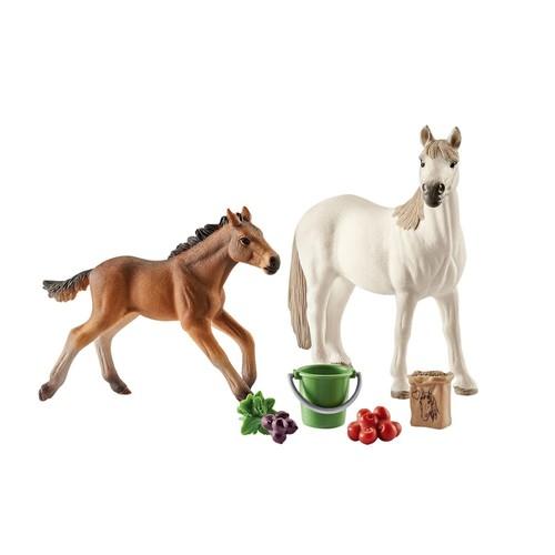 Figurka Mustangi na pastwisku Schleich 42390