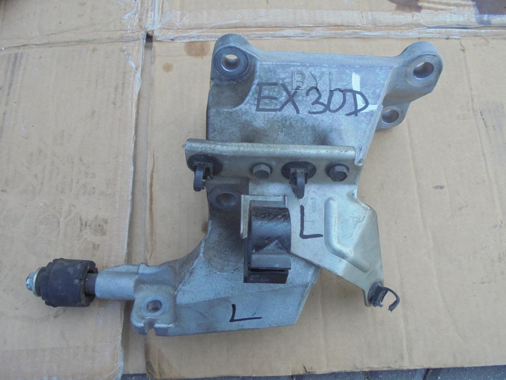 лапа Двигателя левый INFINITI EX30D