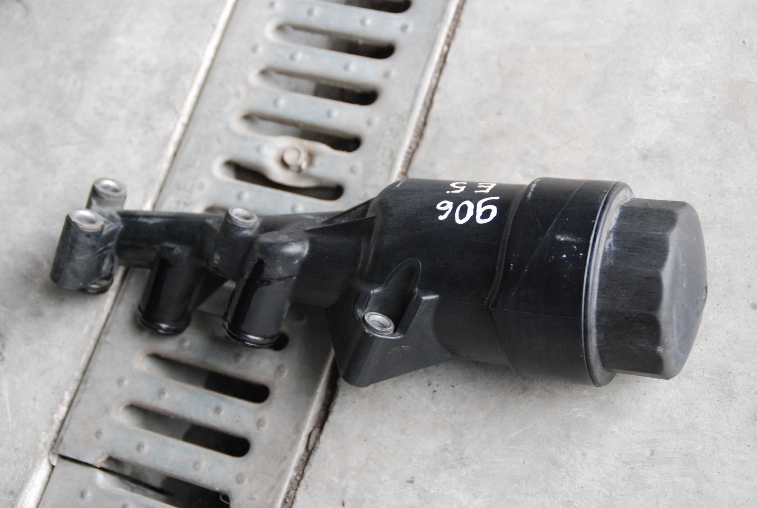 Корпус масляного фільтра SPRINTER 906 2.2 CDI A651