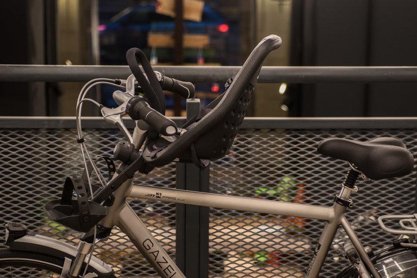 Fotelik rowerowy przedni Yepp Mini czarny Model Mini