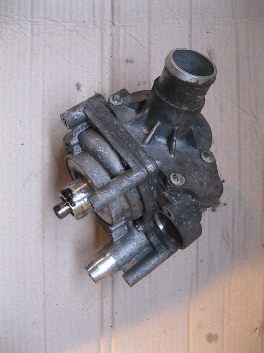 Pompa wody Audi A8 4E0 4 2 TDI