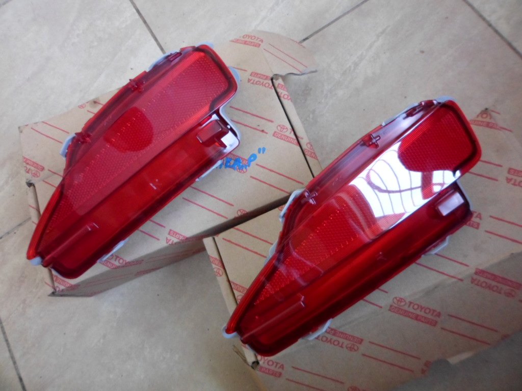 81580-0D060 - ПРОТИТУМАННА ФАРА ПРАВА YARIS III ' 13 НОВА *