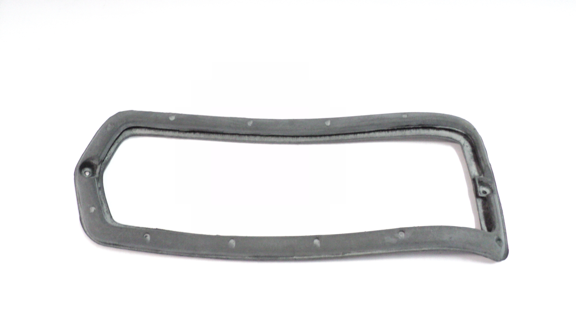 USZCZELKA LAMPY TYL PRAWA MERCEDES W108 W109