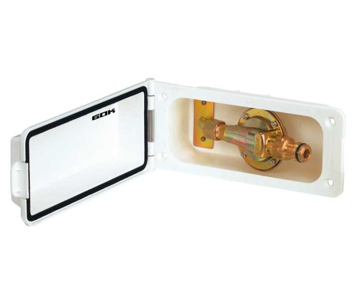 Соединение воды с редуктором давления