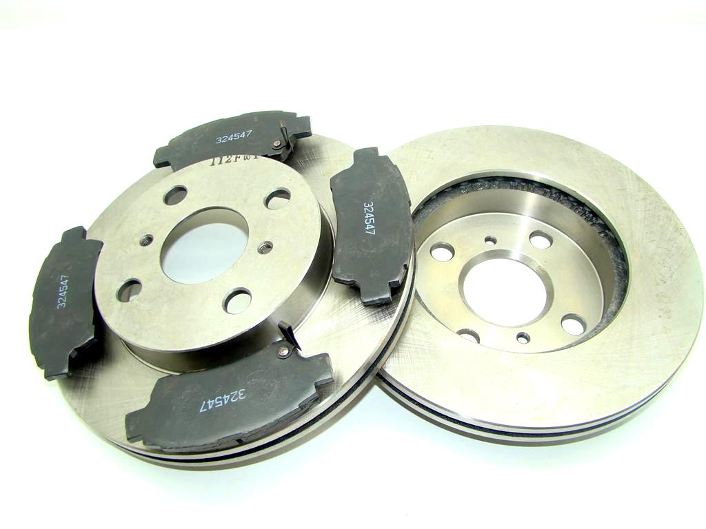 = Диски + колодки спереди TOYOTA YARIS 235x18 99-05=