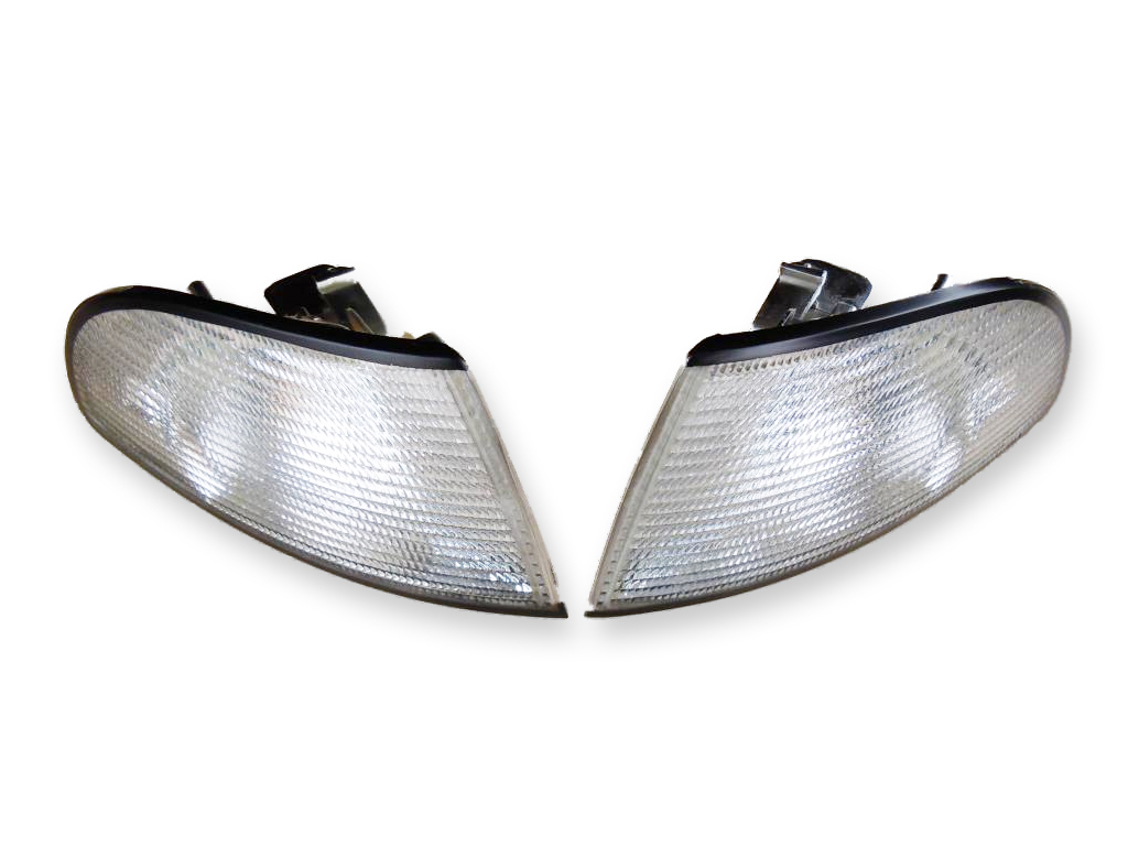 1324206E - AUDI A4 B5 94-98 поворотники мигалки L + p тип B