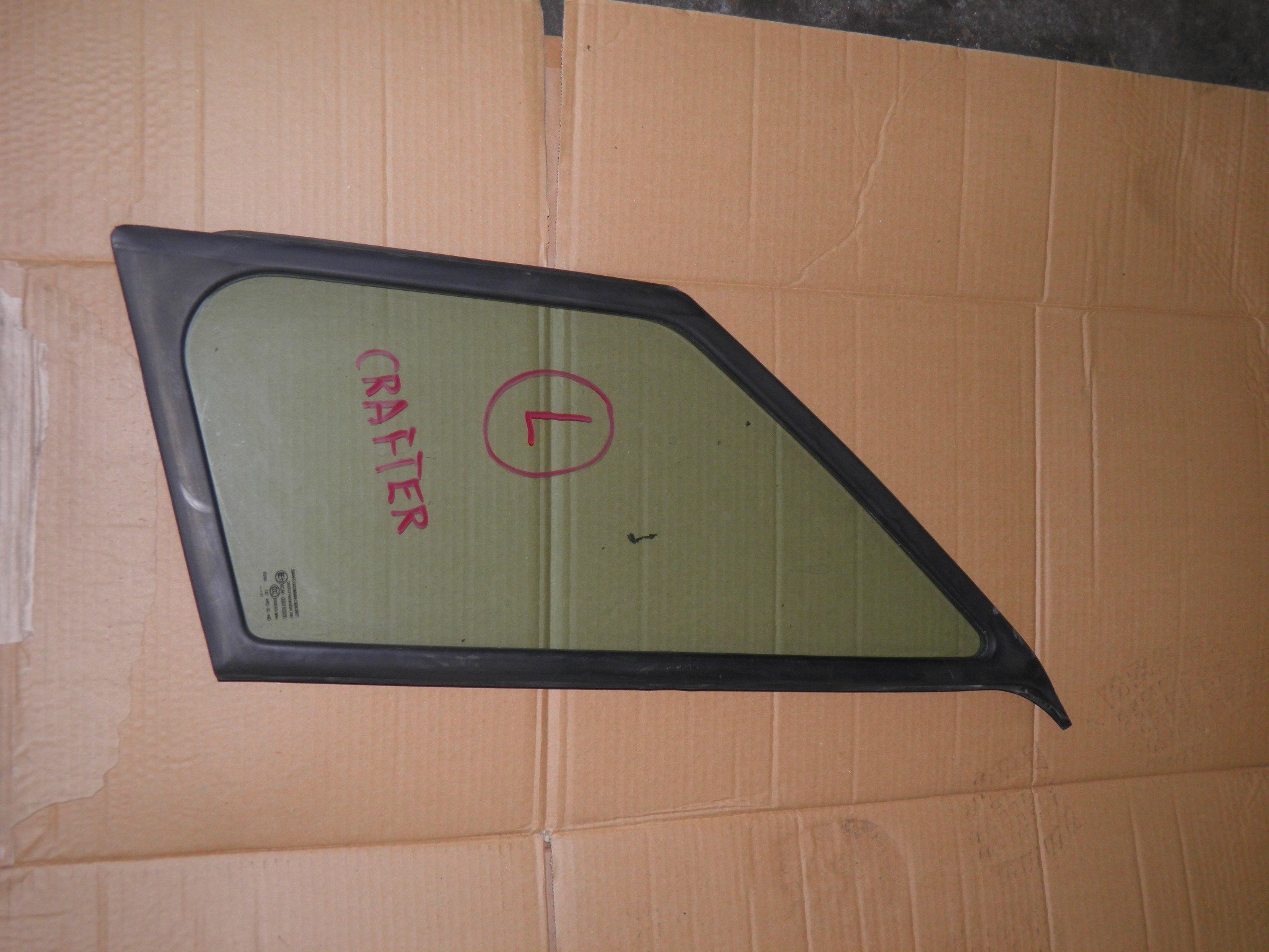 CRAFTER SPRINTER 906 стекло передней двери левое 11r