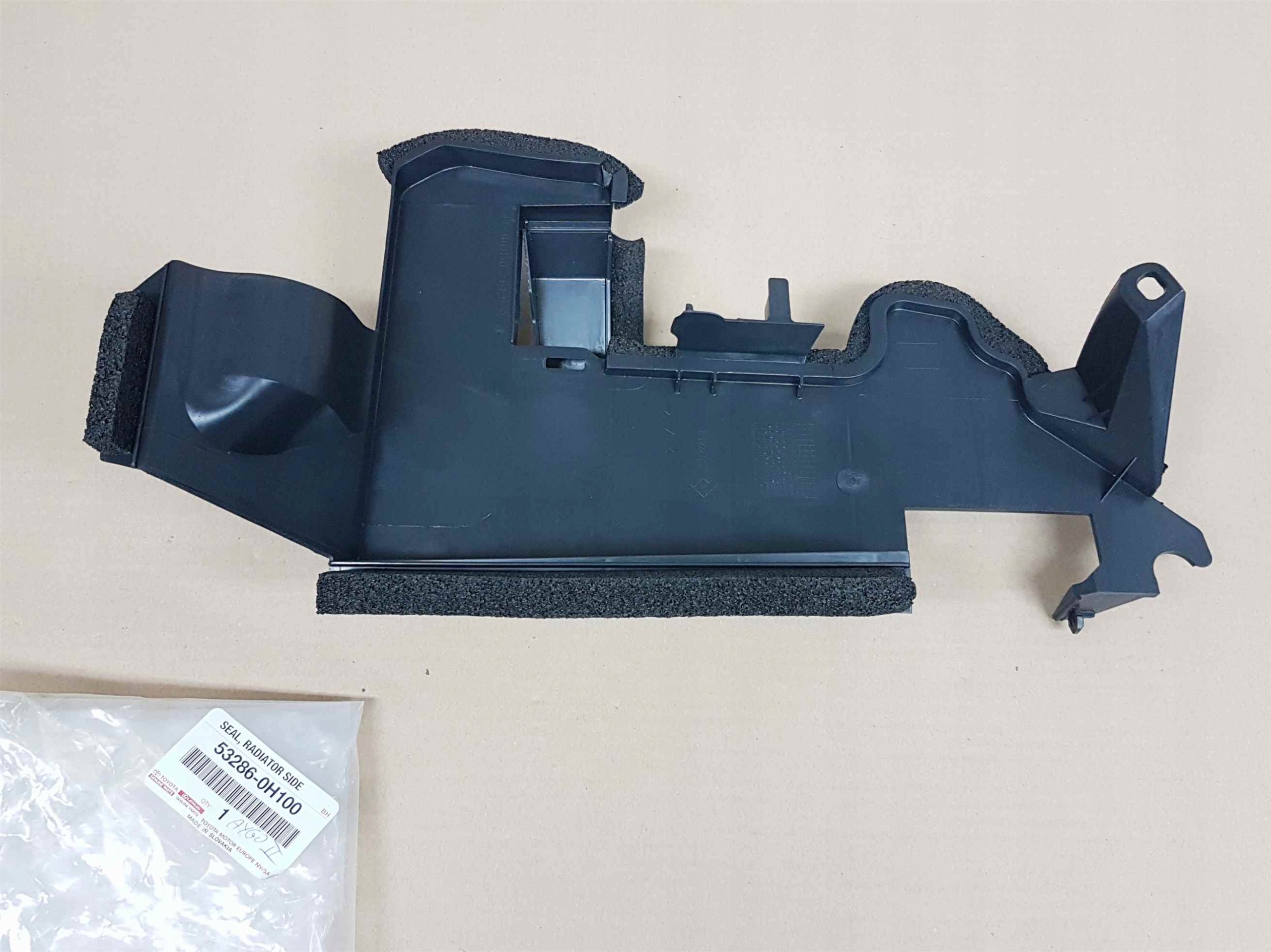 AYGO II 14-18 KIEROWNICA POWIETRZA OSŁONA CHŁODNIC za 372.10