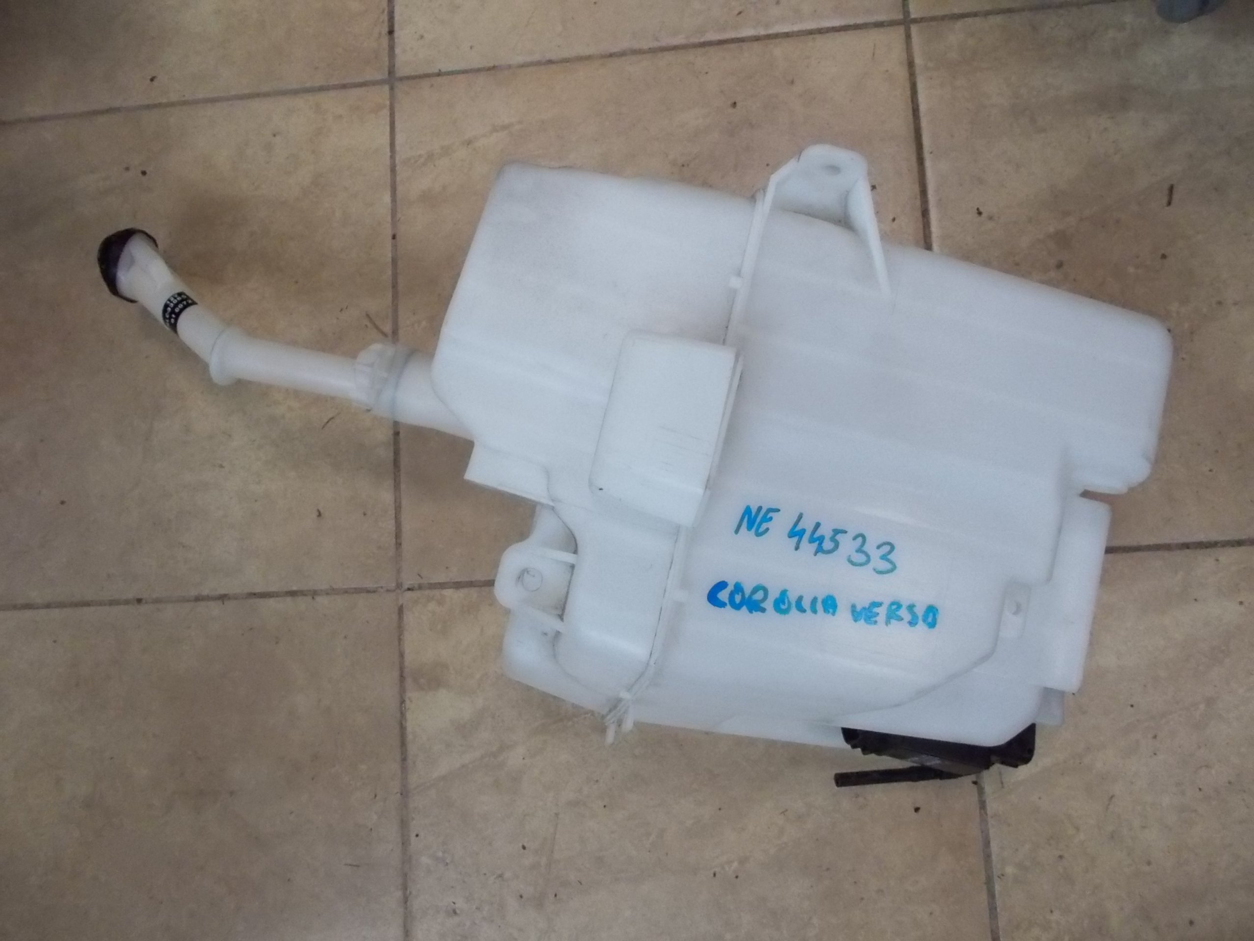 85330-44010 - БАЧОК ОМЫВАТЕЛЯ TOYOTA НОВЫЙ ОРИГ.*