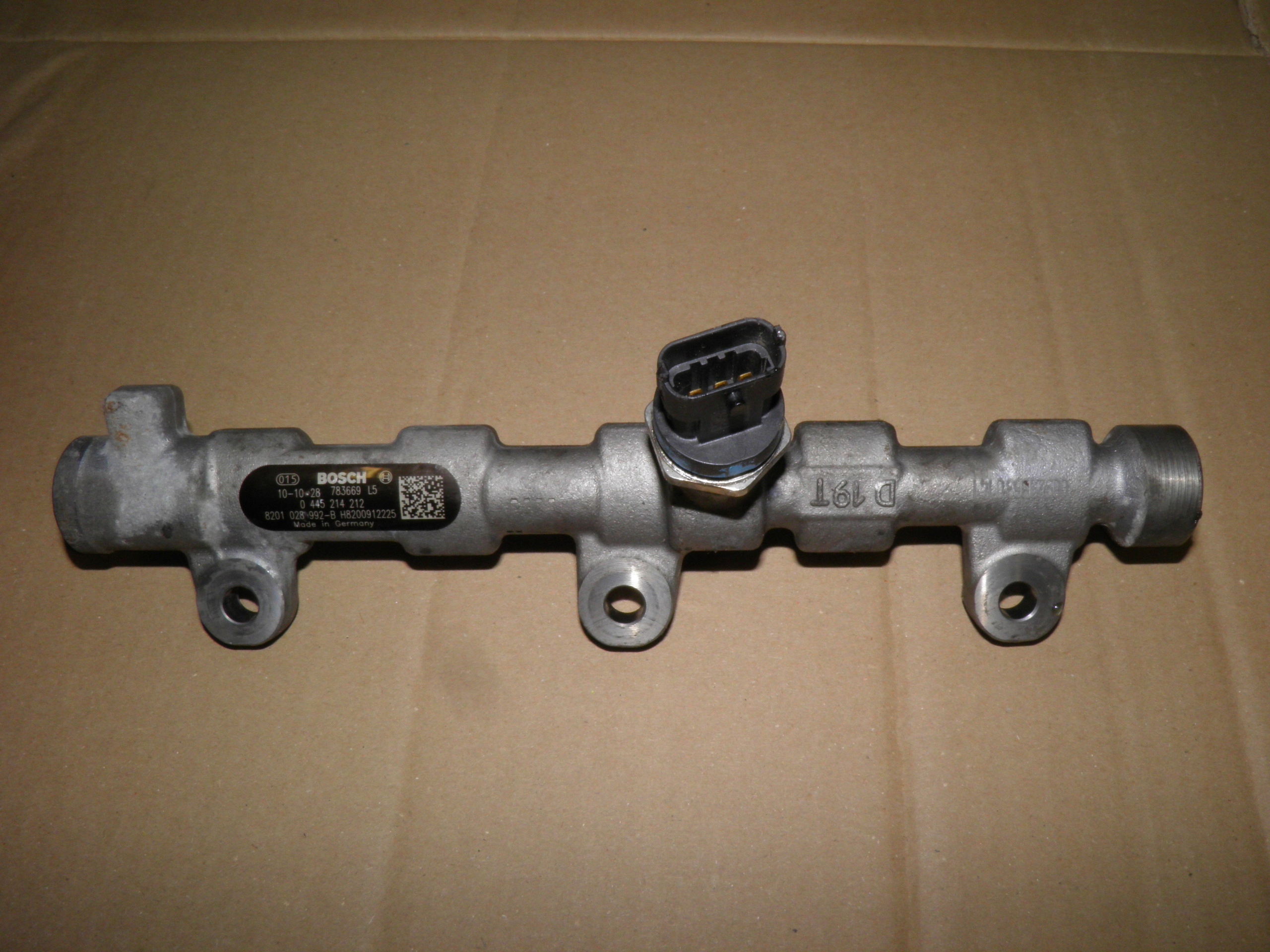 renault oe 8201028992-b топливная рейка