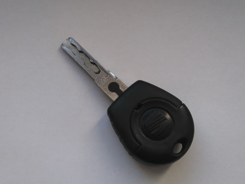 KLUCZYK PILOT SEAT CORDOBA IBIZA LEON TOLEDO AROSA Producent części SEAT OE