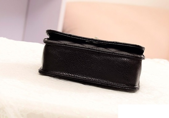 MAŁA TOREBKA PIKOWANA CHANELKA NA ŁAŃCUSZKU Materiał dominujący skóra ekologiczna