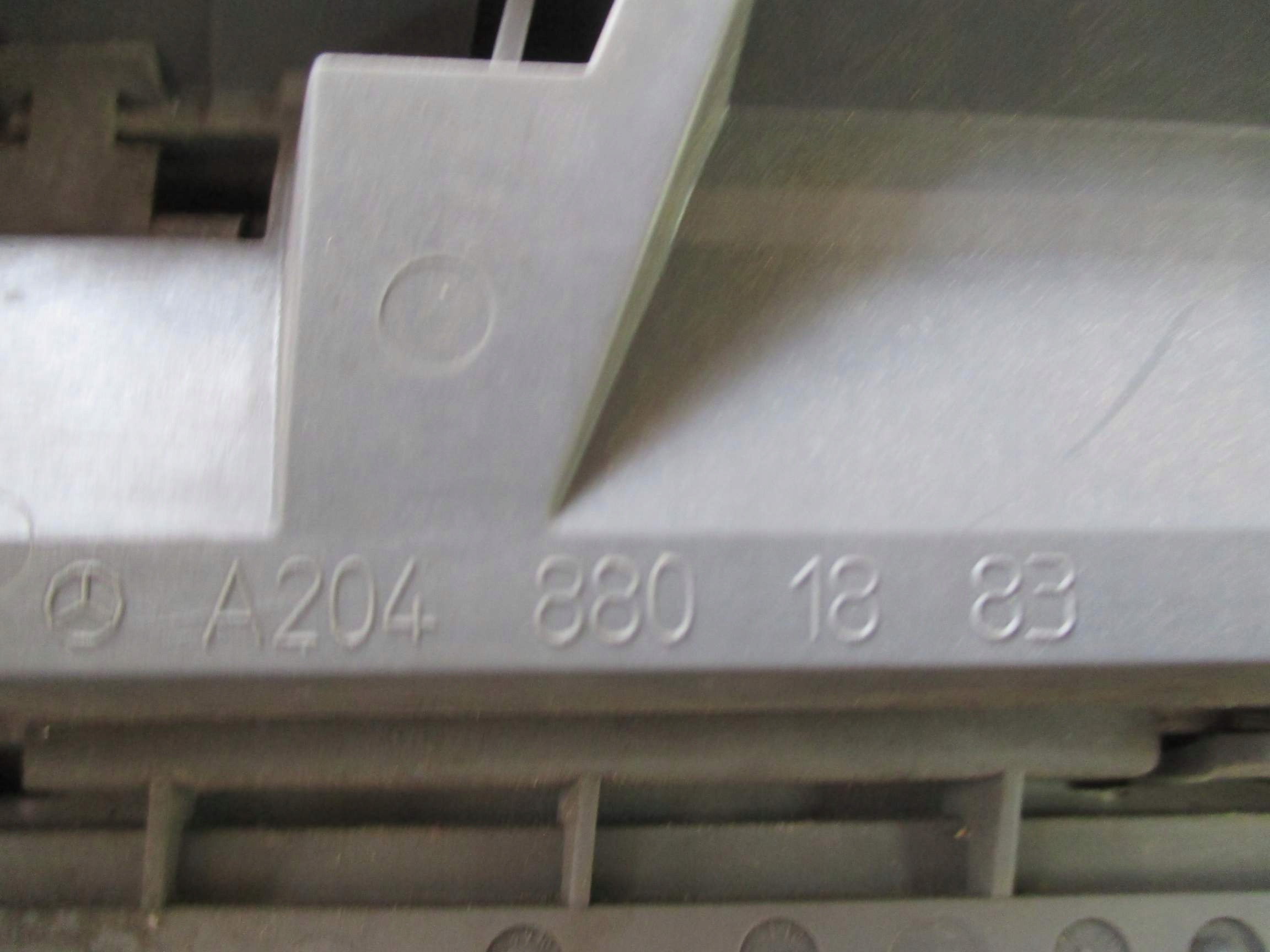 решетка радиатора MERCEDES W204 2007r->