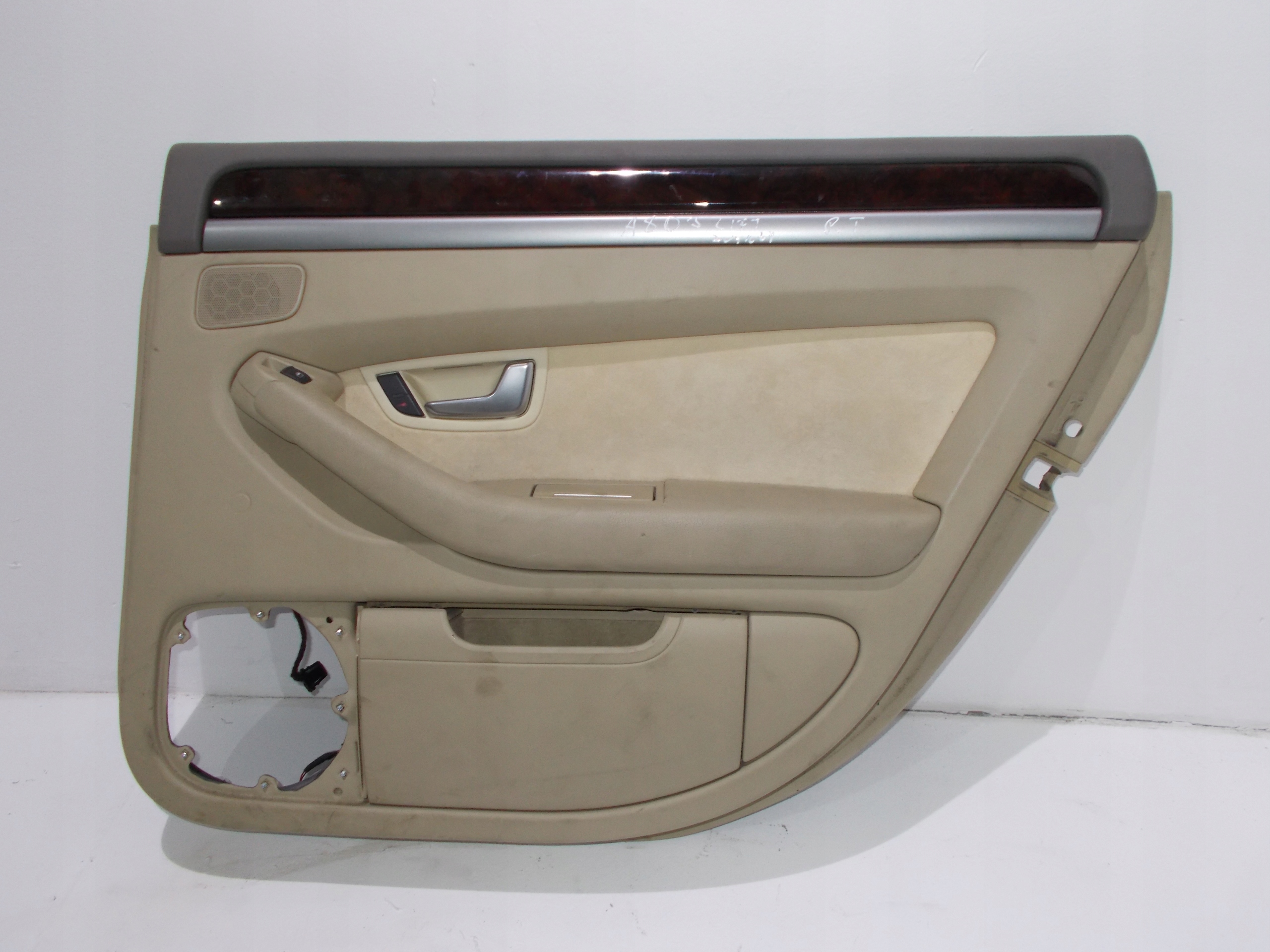 4E0868066 - AUDI A8 D3 Lift обивка двери правая задняя Европа
