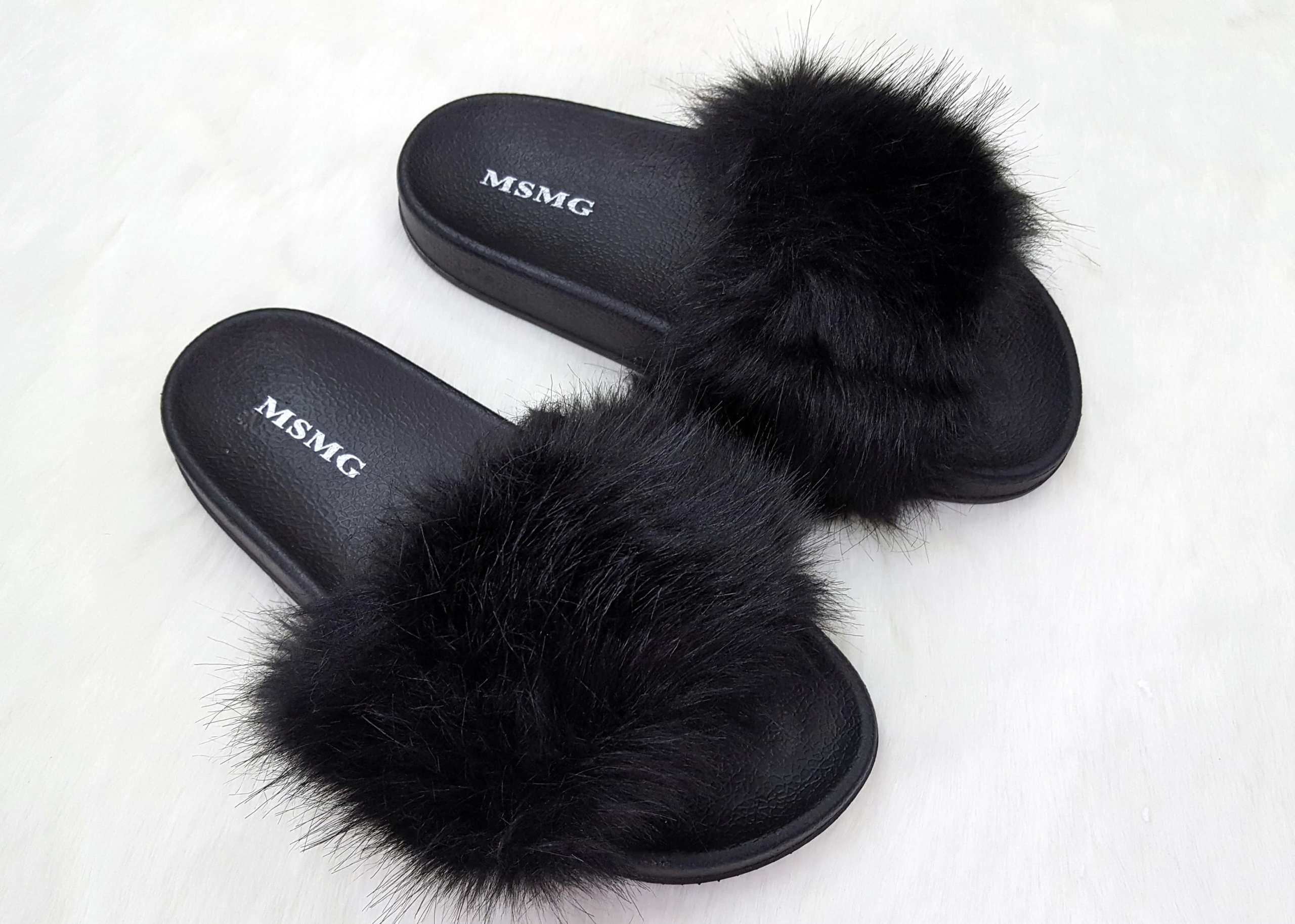 CIEPLUTKIE KLAPKI Z FUTERKIEM CZARNY KOLOR R.37 Marka Msmg