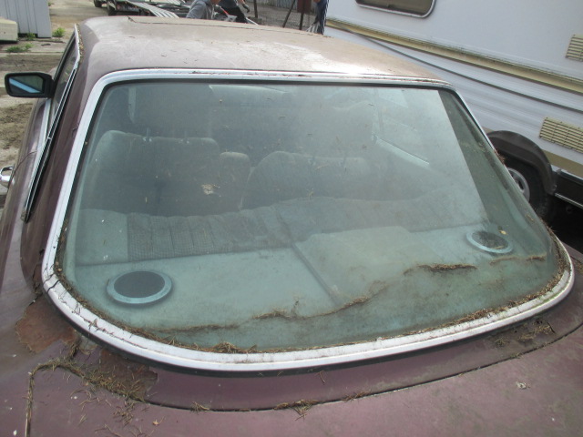 MERCEDES W107 заднее стекло оригинал