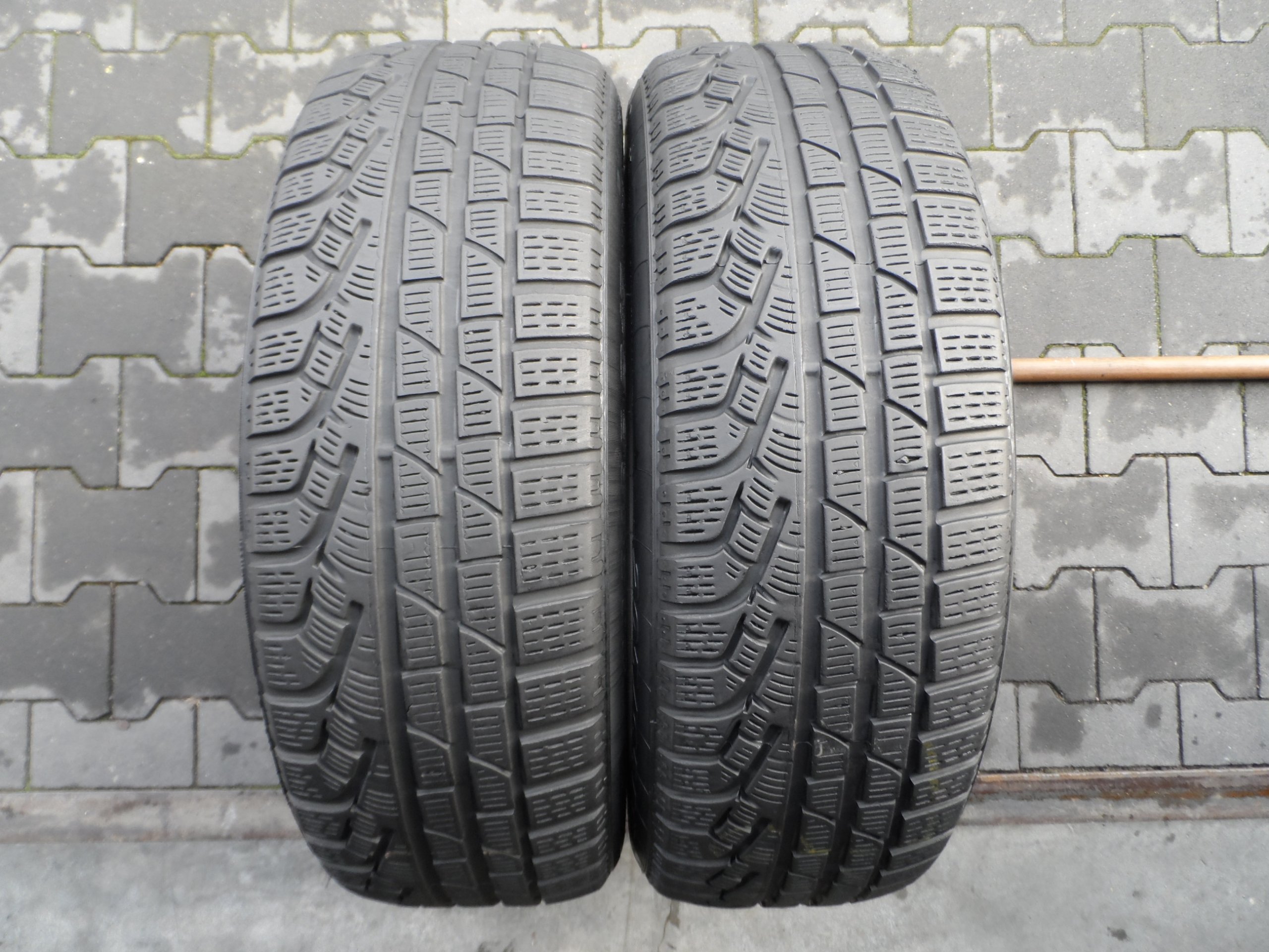 2X opony 205/65R17 PIRELLI SOTTOZERO WINTER 210