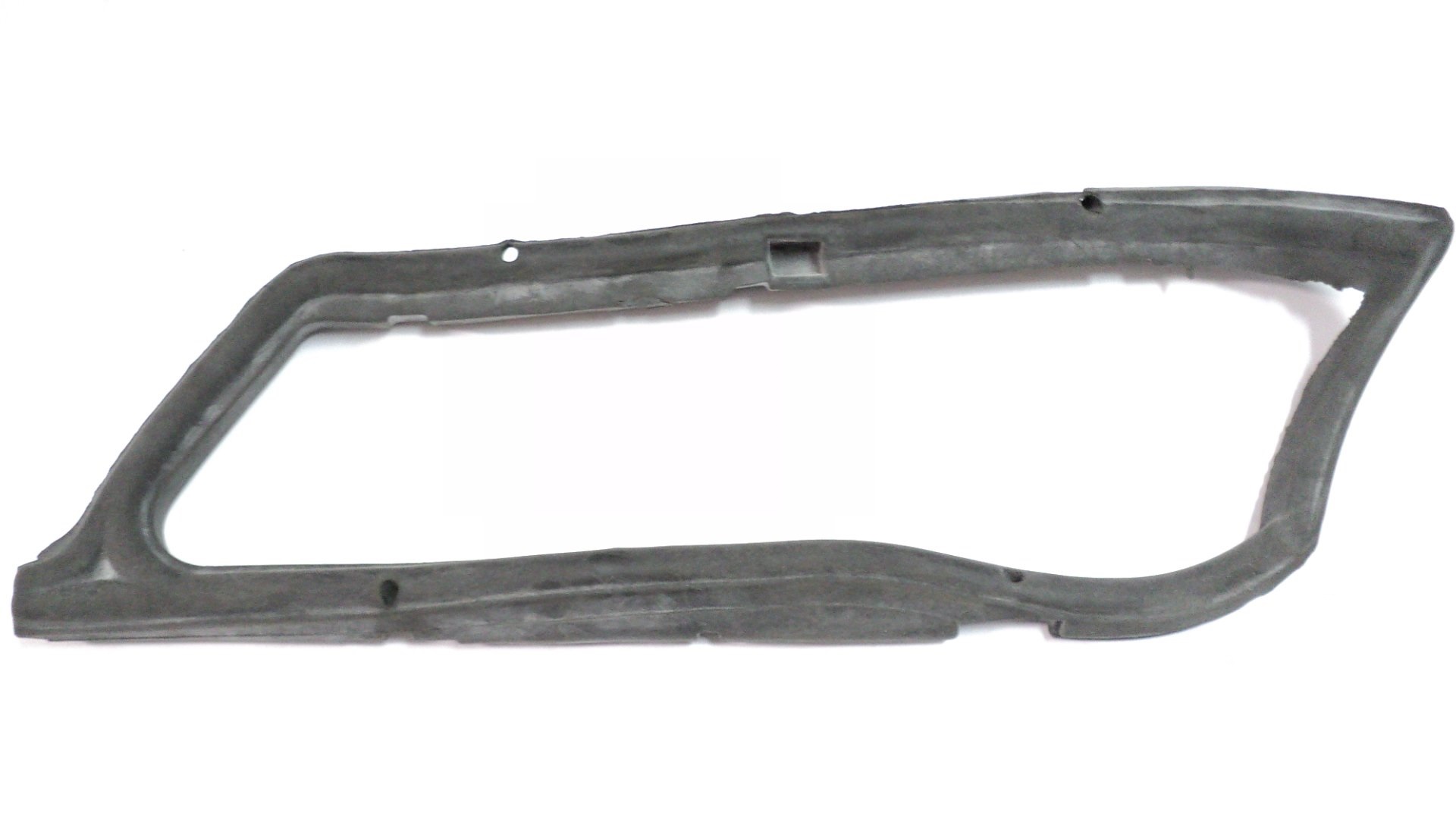 USZCZELKA KLOSZA LAMPY TYL PRAWA MERCEDES W111