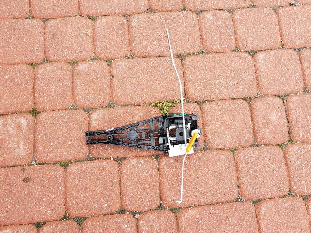 Основание ручки левой передней Opel Zafira C