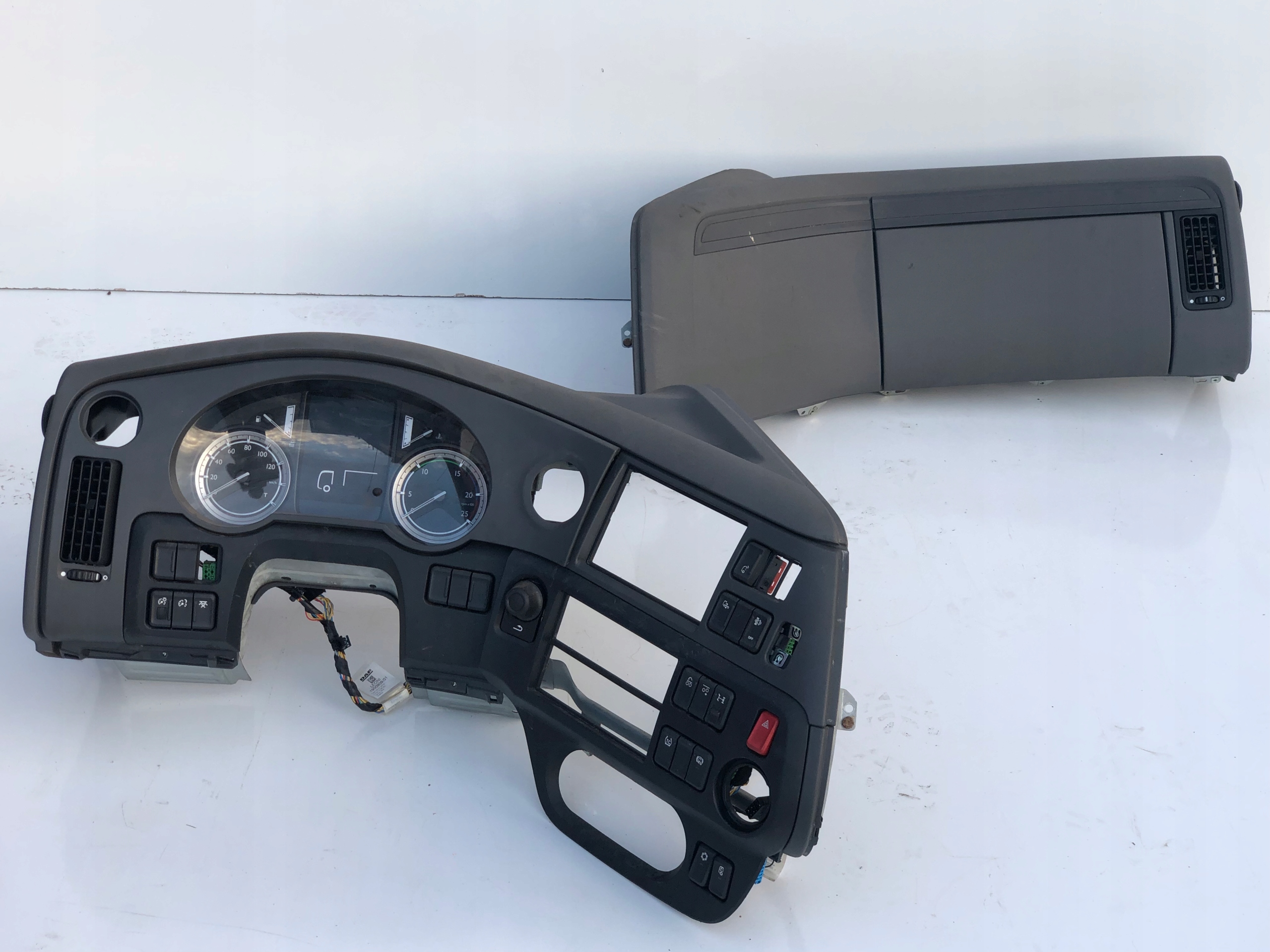 Торпеда даф. Щиток приборов даф 85. Панель приборов daf 105. Обратная сторона щитка приборов даф 95. Приборная панель даф 95.