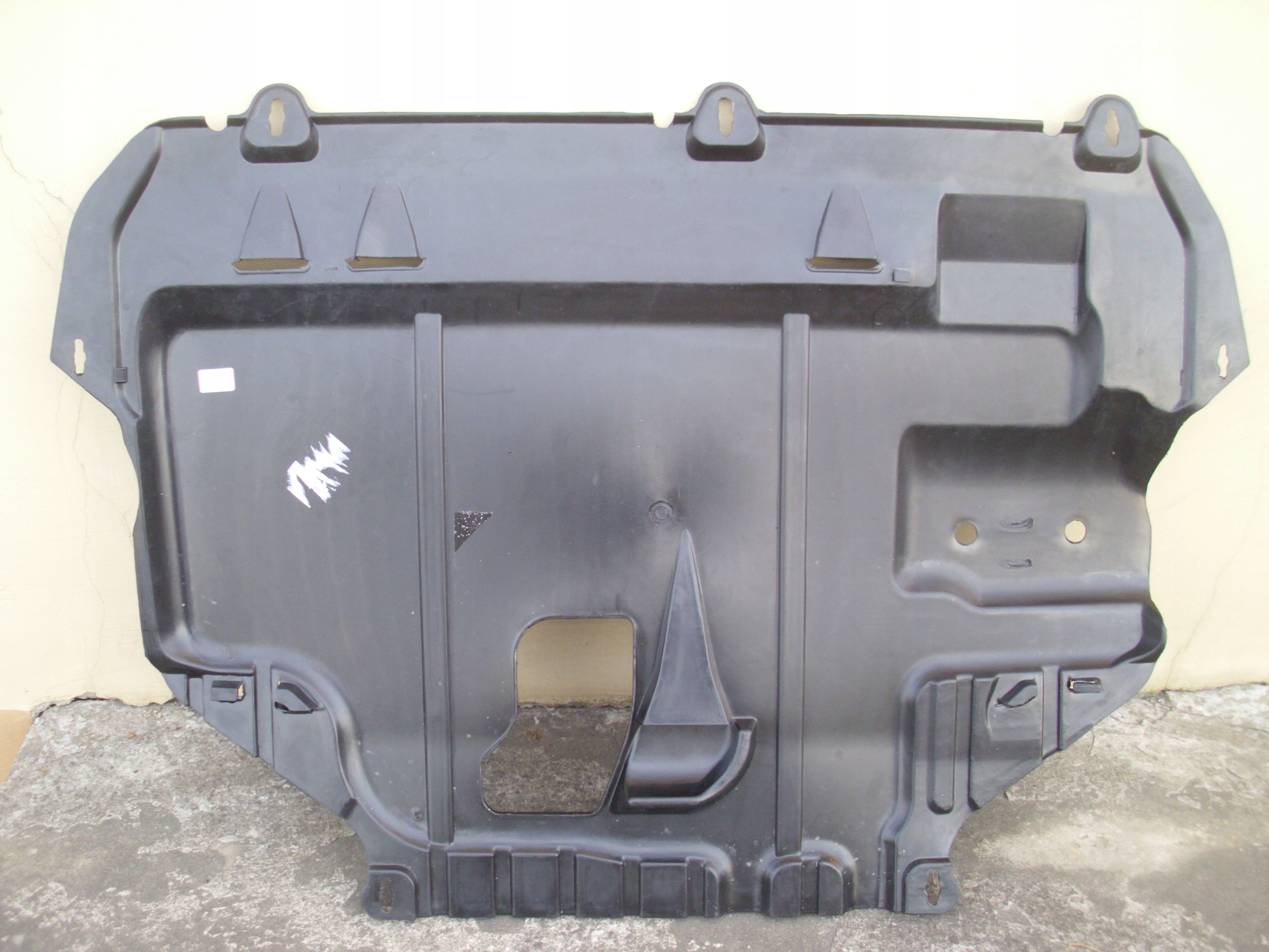 Защита двигателя фокус 2 1. Защита двигателя ford focus 2. Защита картера форд фокус 2 композитная. Пластиковая защита картера форд фокус 3. Volvo s40 защита двигателя.