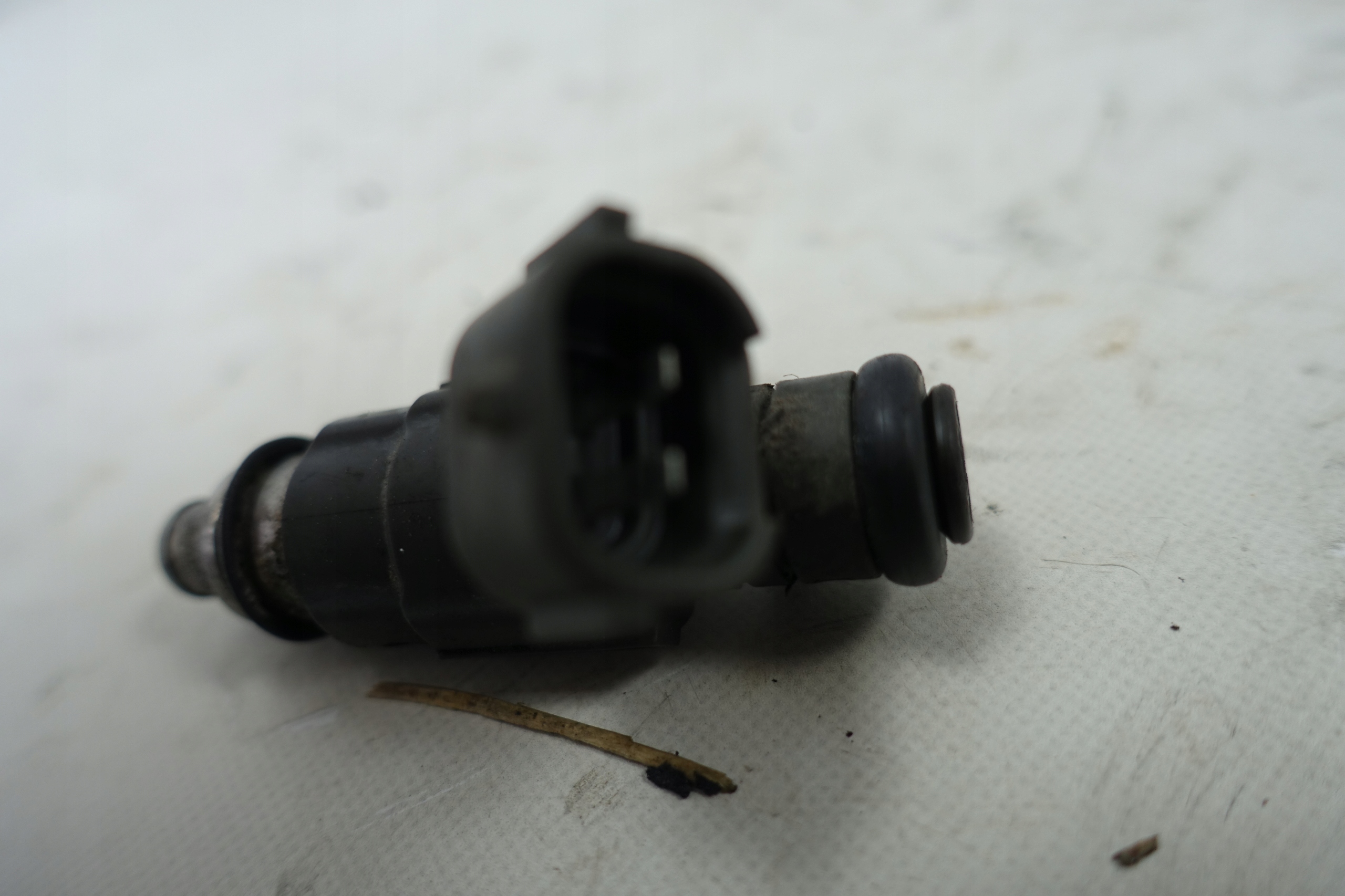 форсунка subaru IMPREZA II GD 2.0 16V FBLC100