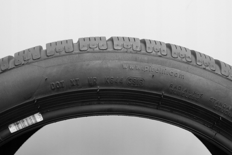 2Z 295/35R19 Pirelli Winter SottoZero S2 100V 4016 Hałas zewnętrzny 73 dB