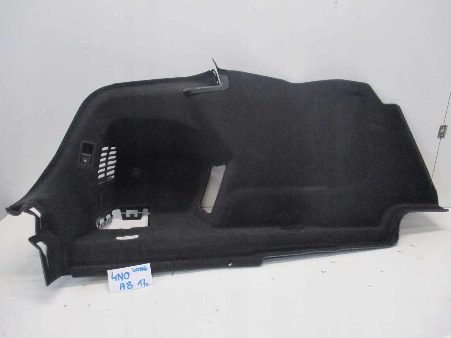 Tapicerka boczek bagaznika AUDI A8 4N0 17R LONG