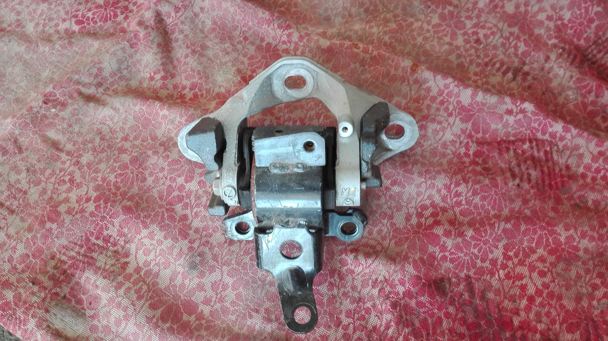 Подушка лапа коробки MAZDA 3 BM 13-18R 2.0 B