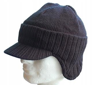CIEPŁA ZIMOWA CZAPKA Z DASZKIEM CZARNA USHAK