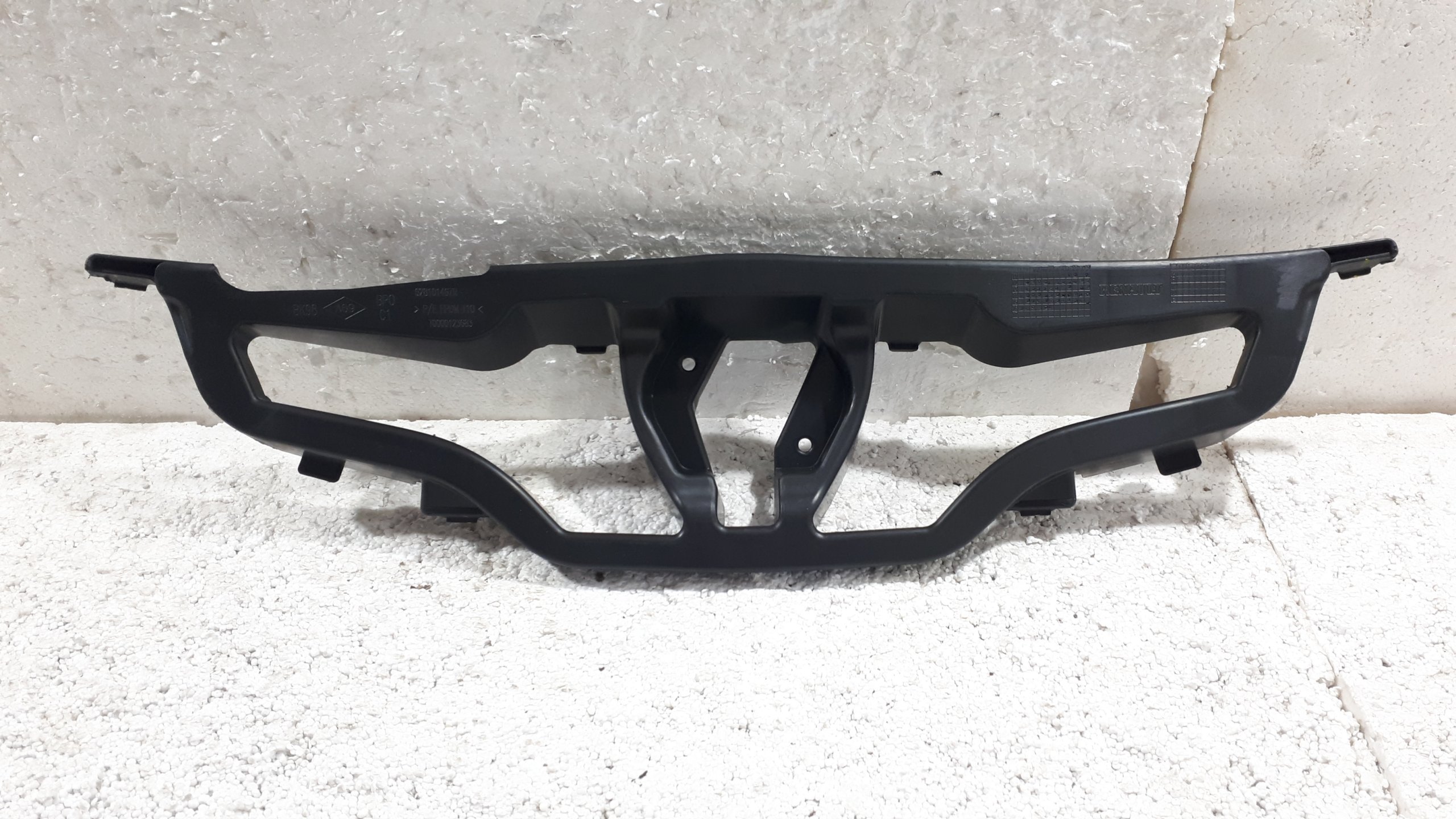 renault oe 628101467R с усилителем, решетка радиатора