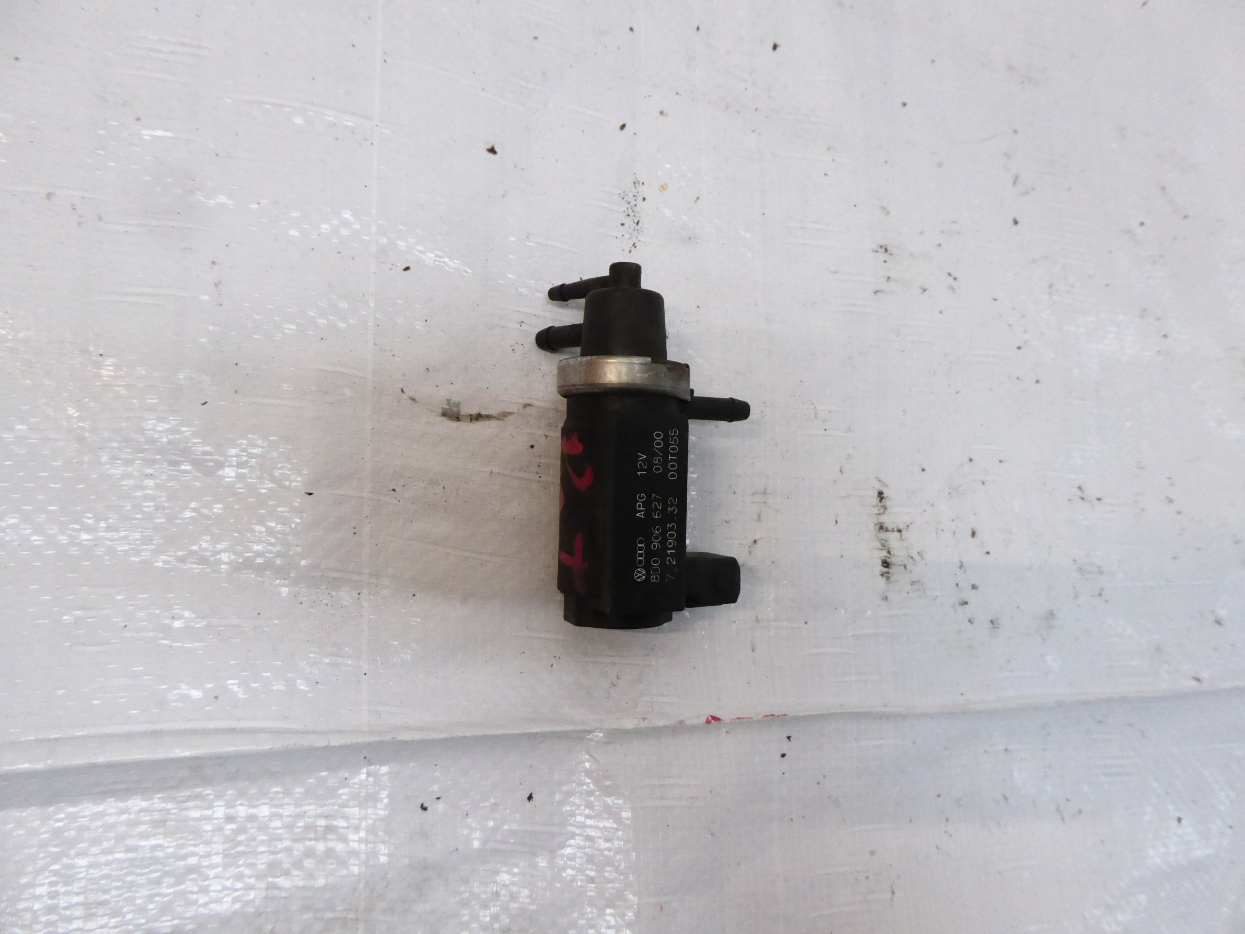 ZAWÓR PODCIŚNIENIA VW PASSAT B5 2.5 TDI 8D0906627