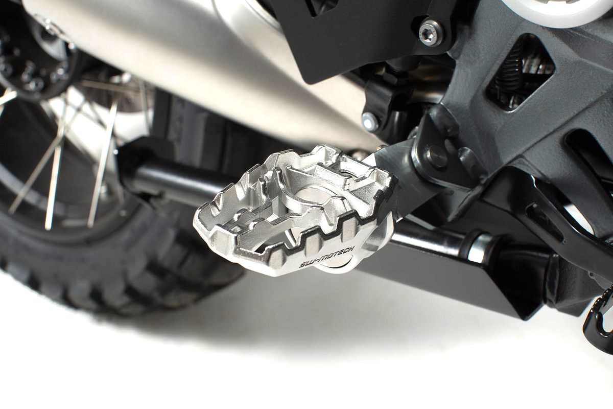 FRS.05.112.10002 - Sw-MOTECH підніжки EVO SUZUKI GSF 1250 Bandit / S