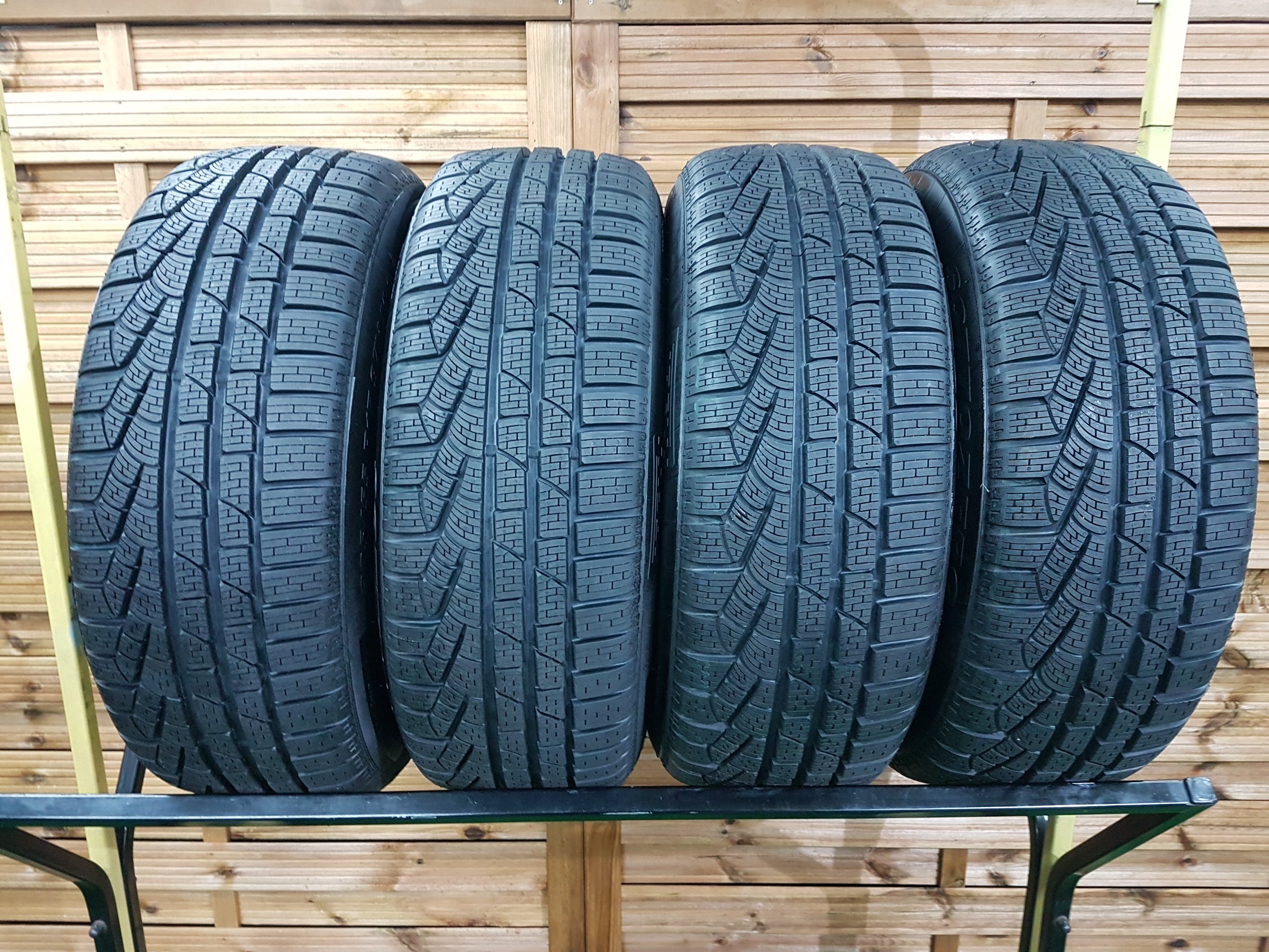 Koła zimowe VOLVO S/V90 225/55r17 PIRELLI NOWE Rodzaj opon Zimowe