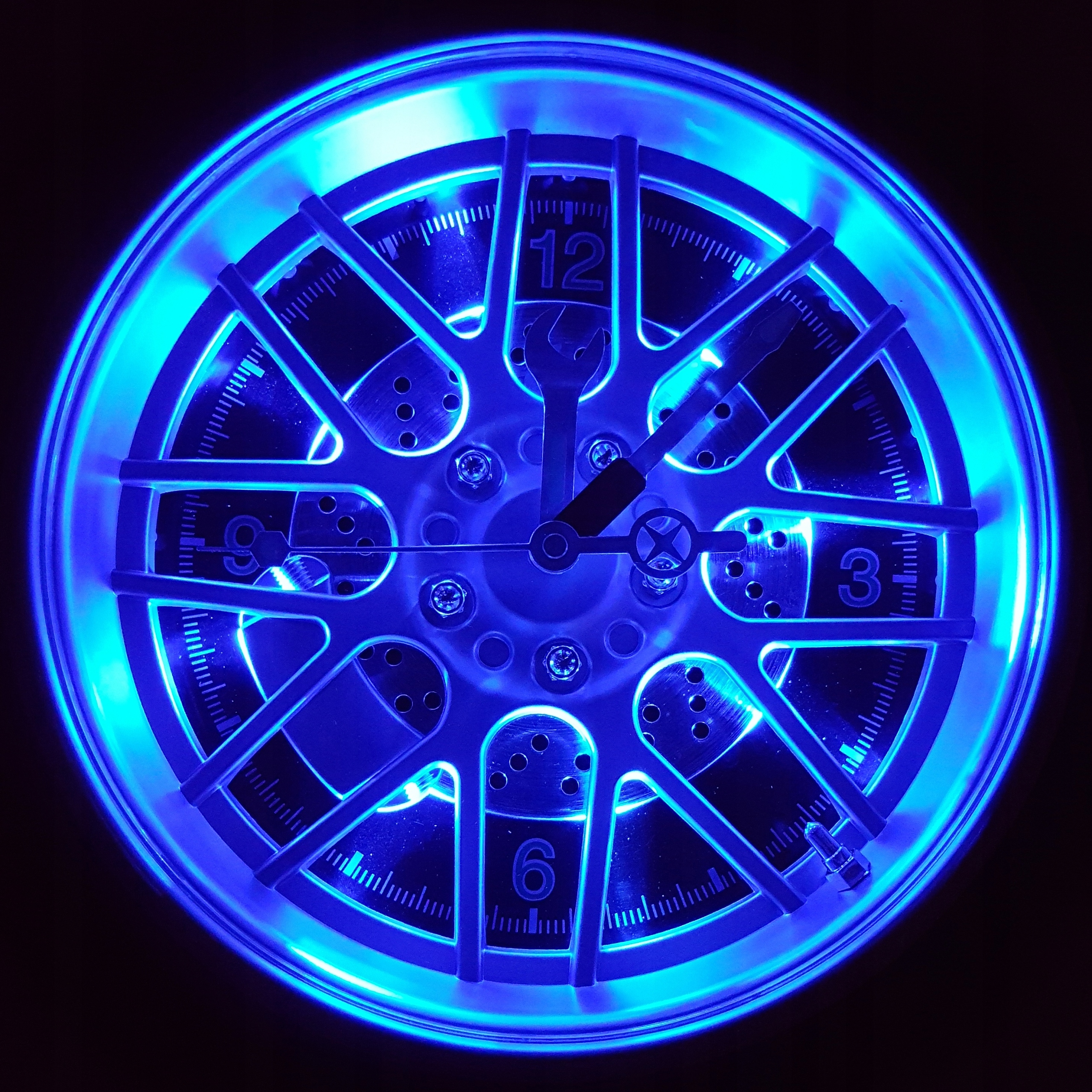 ZEGAR ŚCIENNY OPONA Podświetlenie LED auto Gadżet Szerokość całkowita 36 cm