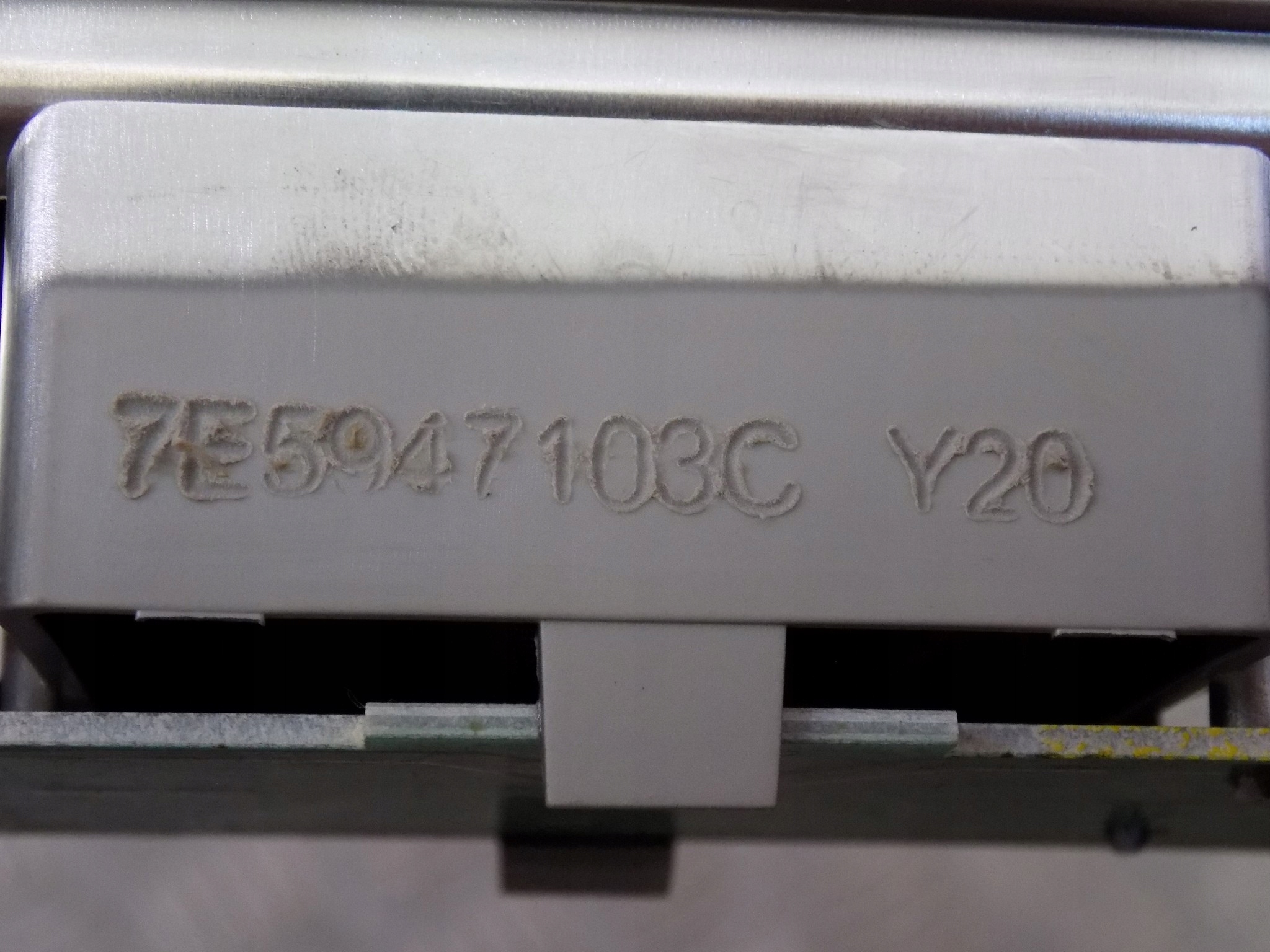 7E5947103C PANEL PODSUFITKI VW AMAROK T5 T6 Jakość części (zgodnie z GVO) O - oryginał z logo producenta pojazdu (OE)