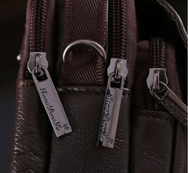 MĘSKA TORBA NA RAMIĘ MAŁA SKÓRZANA SASZETKA NERKA Cechy dodatkowe kieszonka na telefon