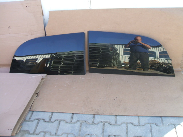 CHRYSLER GRAND VOYAGER 08-правое кузовное стекло