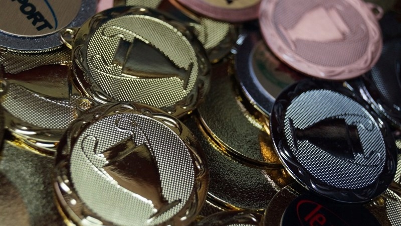 

tłoczony Medal z Pucharem 32mm + wklejka + Szarfa