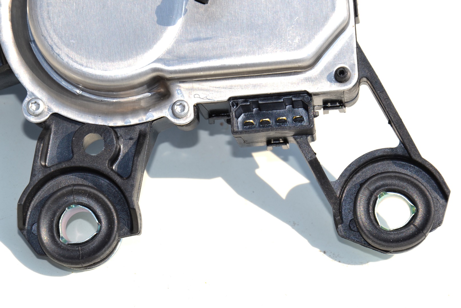 SILNICZEK WYCIERACZKI RAMIE TYL AUDI Q5 SPRYSK Part number 579602