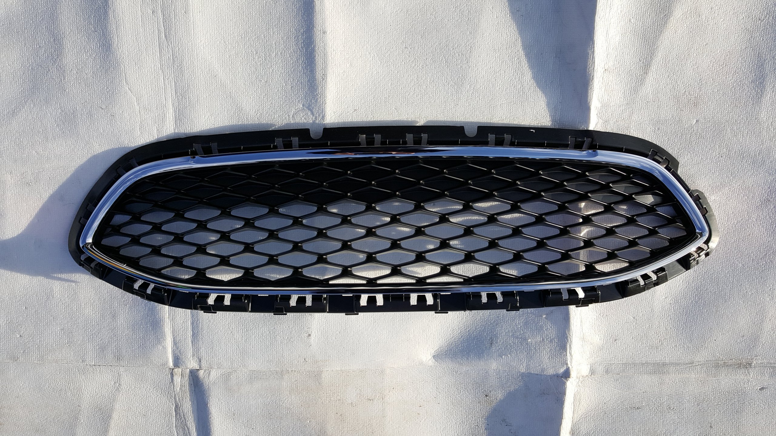 FORD FIESTA MK8 ATRAPA GRILL NOWA ORYGINAL Parts manufacturer Ford original OE