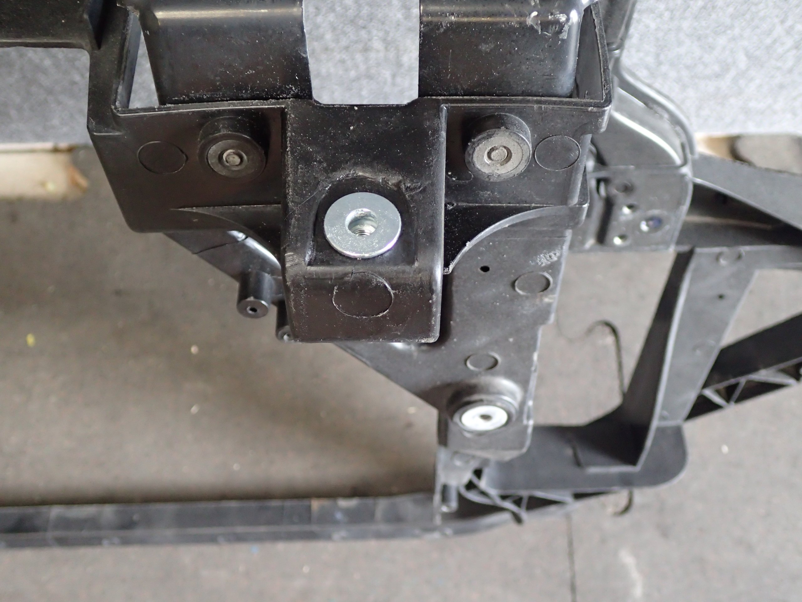 PAS PRZEDNI BMW X3 E83 Producent części BMW OE