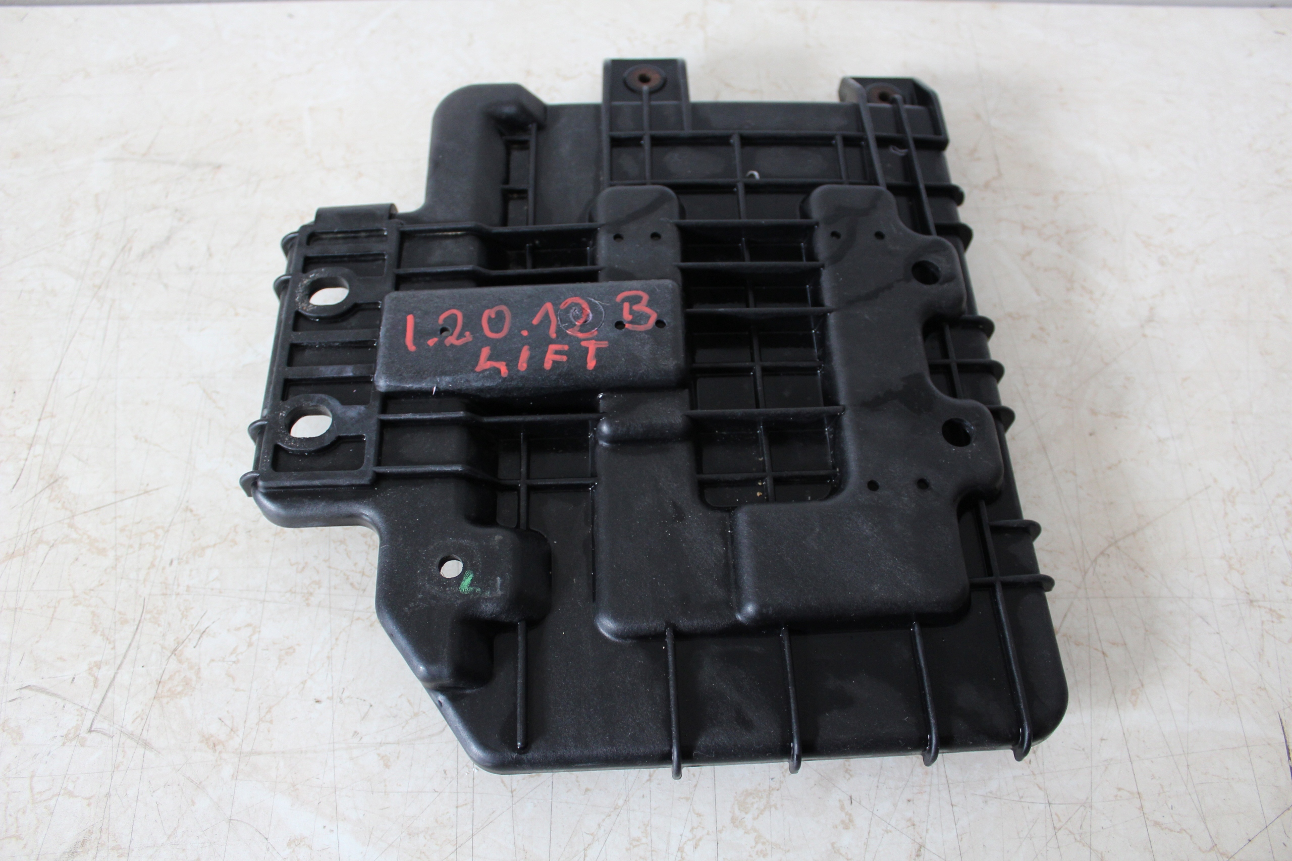 ОСНОВА АКУМУЛЯТОРА HYUNDAI І 20 LIFT 12-14 R