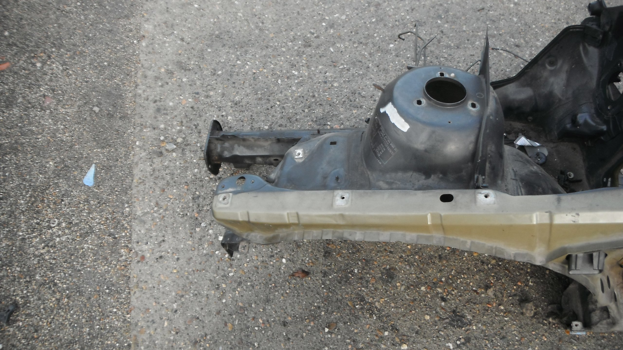 BMW E46 COMPACT 00-04 передня ліва чверть