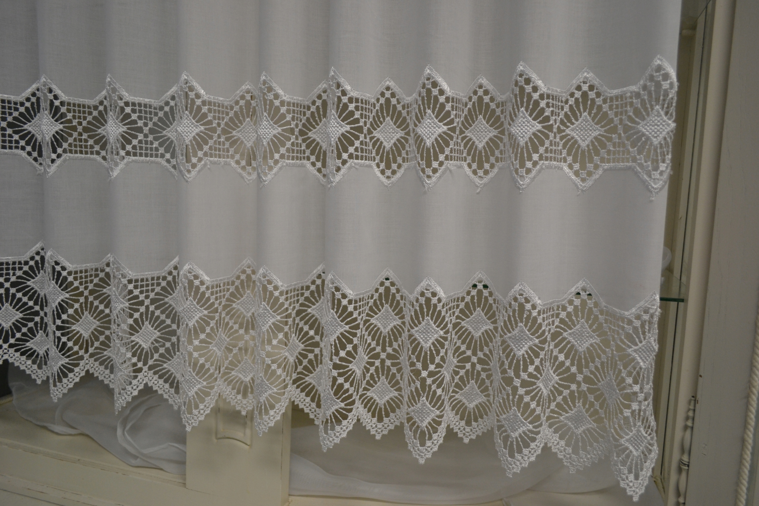 51102 ZAZDROSTKA ETAMINA GIPIURA haft 90 cm AŻUR Kolor biały