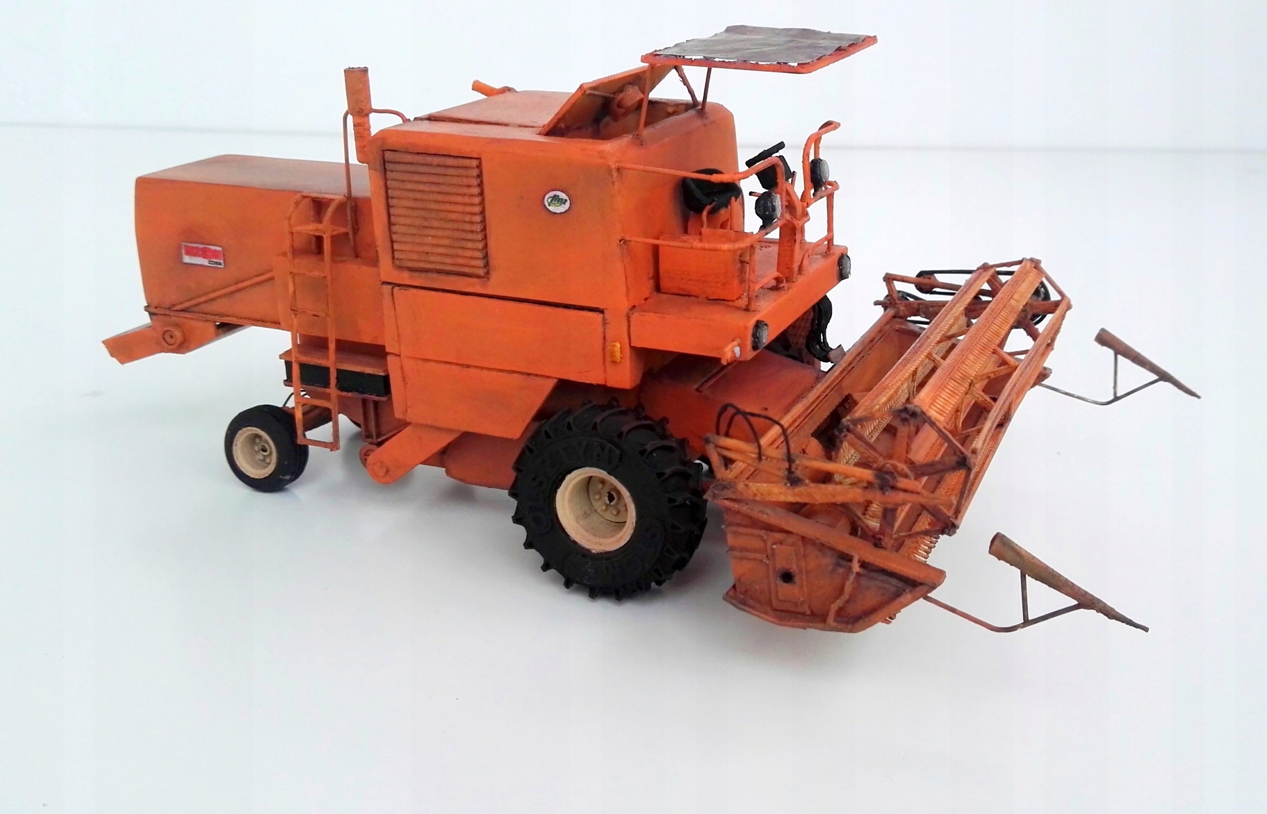 Bizon Z056 Kombajn Zbożowy 143