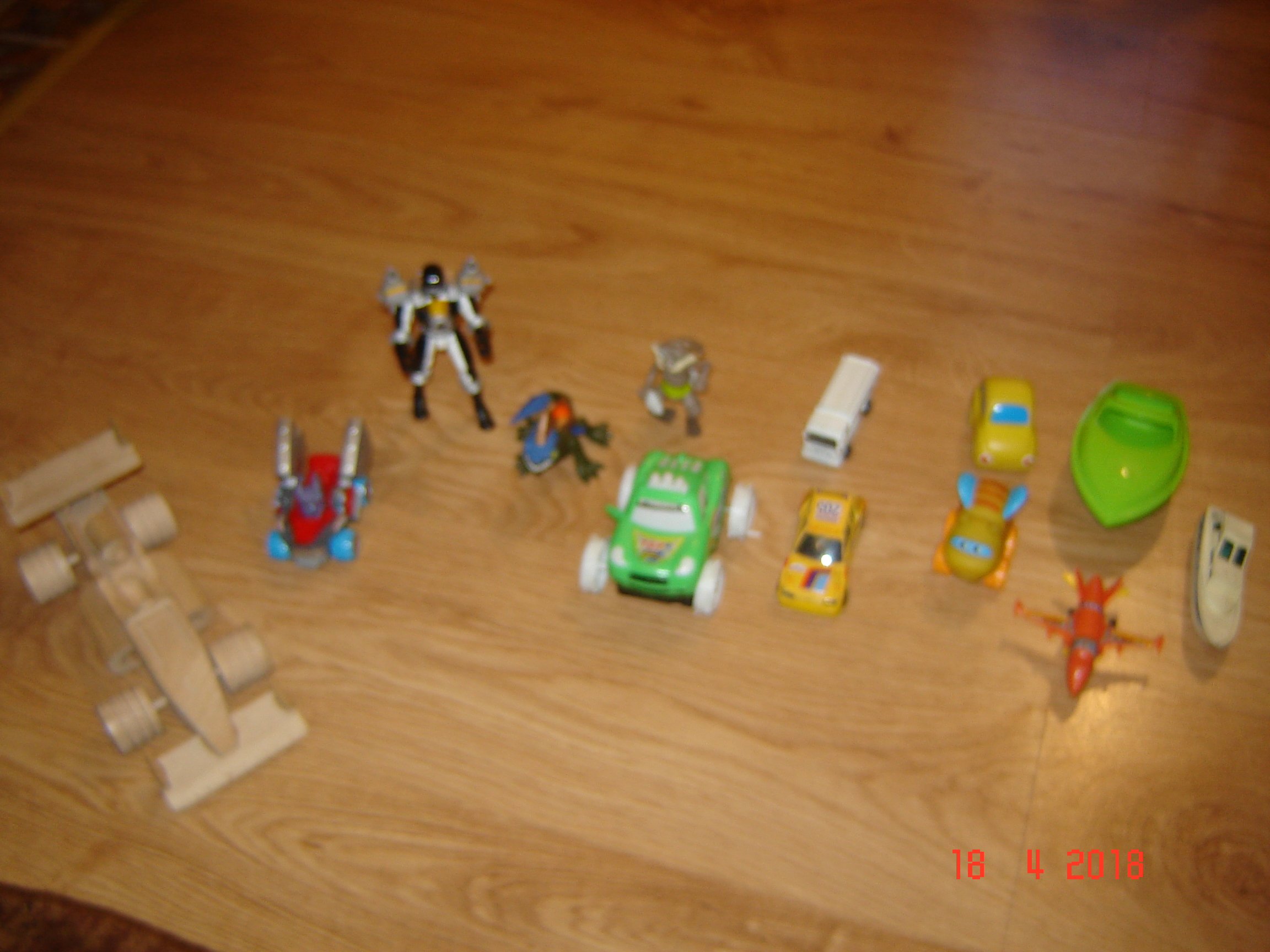 Zestaw Zabawek Figurki Samochody Auta