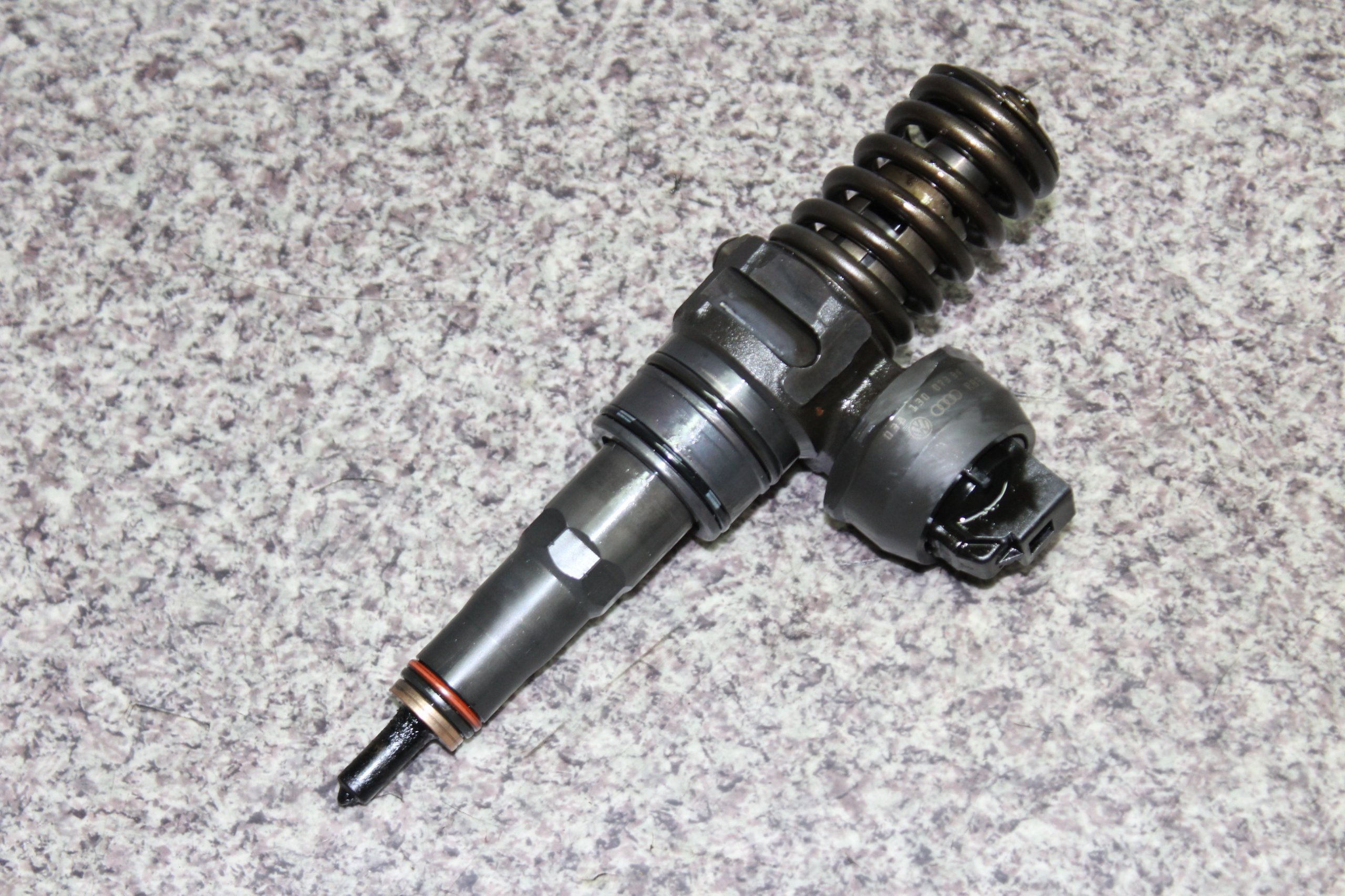 Форсунки фольксваген поло. 9 дизель. Насос форсунка volkswagen. Форсунка vag 2. Насос-форсунка vw 2.